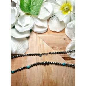 Collier artisanal Navajo en turquoise de Kingman et argent sterling, bijou culturel de collection - Product Image 2