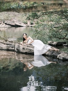 En stock Robe sans manches pour femmes Noir & Blanc VEVA Robe A-LINE avec petit nœud Lustrous Twist Ten-cel Blend WHITE ANT - Product Image 3