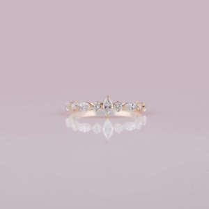 Anillo de compromiso de moda de oro de 14 quilates para mujer, diseño hecho a mano, ajuste de bisel de diamante de corte Marquesa cultivado en laboratorio, IGI para regalos de fiestas - Product Image 1