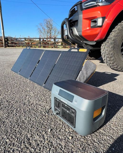 110V-220V Portable Outdoor Solar Power Station 2000W 2560Wh Energy Storage Power Supply Qi Wireless Charging 5-Year Warranty