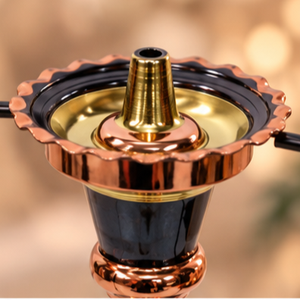 Cachimba de Mesa Moderna Babour Boury con Acabado Lacado, Cuerpo de Latón y Patrón Decorativo Dorado Estilo Faraónico - Product Image 2