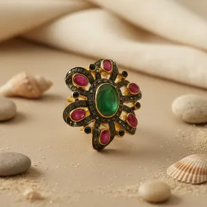 Bague de cocktail plaquée platine avec pierres précieuses ovales en forme de poire et de coussin en émeraude - Product Image 1