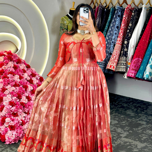 Robe Anarkali ethnique Regal avec Koti brodé et Dupatta Ensemble de fête traditionnel élégant pour femme - Product Image 2