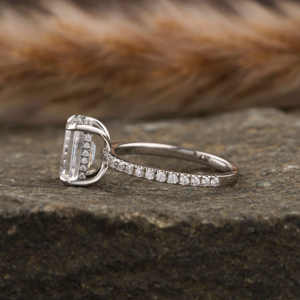 Anillo de compromiso de diamante de corte esmeralda cultivado en laboratorio, certificado de Plata de Ley 925, lujoso anillo de diamante de estilo Halo oculto, regalo para ella - Product Image 2