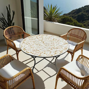 โต๊ะโมเสคทรงกลมทำมือจากแก้วและเหล็ก ดีไซน์เรขาคณิตสีงาช้างและสีทอง สำหรับใช้ภายใน/ภายนอกอาคาร - Product Image 1