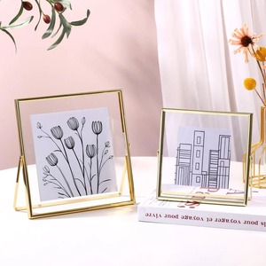 Cadre de support élégant en métal doré carré Affichage de photos décoratif moderne pour bureau de table Bureau à domicile Option cadeau élégante - Product Image 5