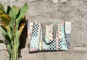 Sac fourre-tout de luxe premium à imprimé floral résistant à l'eau fabriqué en Inde par un fabricant et exportateur indien pour l'été - Product Image 2