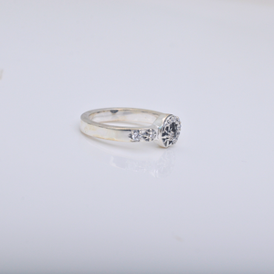 Anillo de joyería de boda hecho a mano de forma redonda de circonita cúbica de Plata de Ley 925 para mujer con incrustaciones de diamantes - Product Image 3