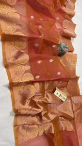 Sari en soie organza Banarasi Kora 100% authentique, unique, tissé à la main, magnifique bordure en tissage Mashru, protection solaire, séchage rapide - Product Image 2