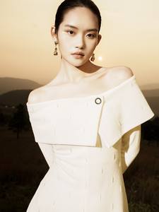 Haute couture hors de l'épaule longue LYNNE robe avec perles à la main coton mélangé Jersey tissu femmes robe usine Vietnam - Product Image 4