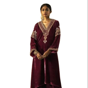 ชุดกำมะหยี่วิสโคสแบบไม่เย็บติดกันของปากีสถาน พร้อมงานปักลาย ประกอบด้วยกางเกงผ้าแจ็คการ์ดและผ้าคลุมไหล่ - Product Image 1