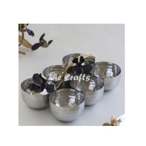 Ensemble de deux bols décoratifs classiques en fer martelé, écologiques, de forme ronde, pour collations et chocolat, à prix raisonnable - Product Image 2