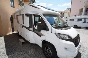 Autocaravana de lujo Platinum 2022 Kna us Wa ve 650 usada - Product Image 6