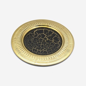 Assiette de chargeur en bordure de cristal décorée de métal filaire et de perles acryliques Plats et assiettes élégants pour mariage et événement - Product Image 6