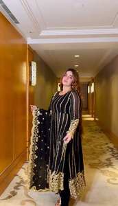 Hermoso vestido de fiesta Naira Cut, parte inferior y Dupatta con trabajo de secuencia de bordado - Product Image 5