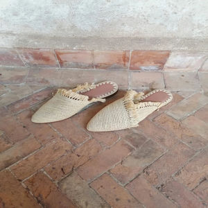 Vente en gros de pantoufles et sandales marocaines faites à la main en raphia, chaussures tissées écologiques pour femmes et hommes, commande en gros, fournisseur direct - Product Image 4