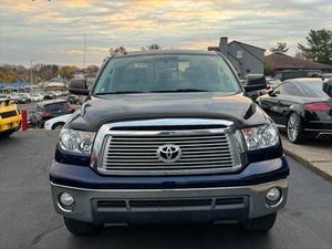 Camioneta Usada Tundra R20 2010 con Volante a la Izquierda, Interior Oscuro y Asientos de Cuero - Product Image 2