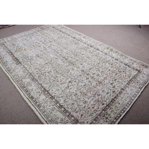 พรมขนสัตว์ตุรกีวินเทจ ขนาด 6x9 ฟุต เป็นมิตรกับสิ่งแวดล้อม สีขาว ลายปะติดแบบนามธรรมขนาดใหญ่ พร้อมแผ่นรองหลังทำจากยางลาเท็กซ์ - Product Image 4