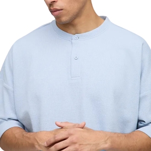 Camiseta Henley Azul Claro de Corte Holgado para Hombre, Camiseta Henley de Algodón Personalizada al por Mayor, Camiseta Henley de Manga Corta para Hombre - Product Image 2