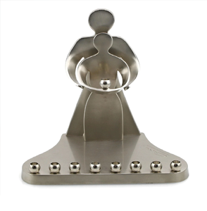 Vente en gros de "Our for Love Pewter" Menorah religieuse juive classique en laiton fini or Hanukkah Menorah Judaica Silver Hanukkah - Product Image 1