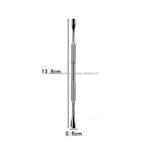 Pousse-cuticules professionnel en acier inoxydable 420 à double extrémité, réutilisable, de style russe, à angle carré, avec logo personnalisé - Product Image 2