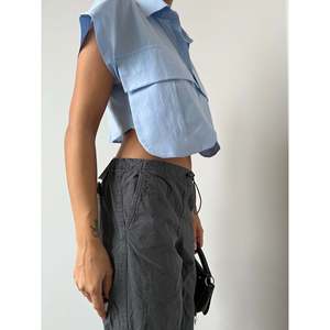 Camisa Casual Azul con Detalle de Bolsillo para Mujer Mybeefashion, 95% Mezcla de Algodón, Corte Regular, Disponible en Tallas S, M, L, XL - Product Image 3