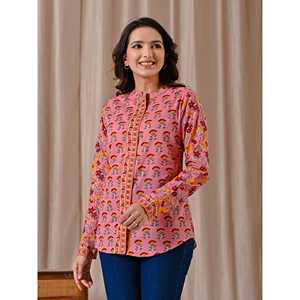 Blusa de Popelina de Algodón Rosa Intenso con Botones Frontales y Diseño Floral - Product Image 6