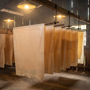 Feuilles de caoutchouc naturel de qualité supérieure RSS1/RSS3 nervurées fumées de Thaïlande pour pneus et usage industriel - Product Image 1