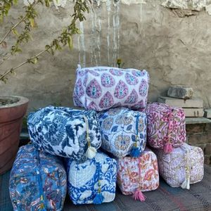 ชุดกระเป๋าซิป3ชิ้นผ้า Kantha เย็บลายผ้าฝ้ายออกแบบได้ตามต้องการเหมาะสำหรับร้านสิ่งทอในบ้านสำหรับขายต่อ - Product Image 3