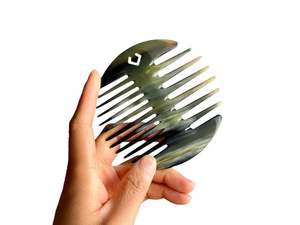 HF Crafts Peine de cuerno de doble cara hecho a mano Material de cuerno de búfalo negro Diseño animal elegante Cuidado del cabello Artesanías naturales - Product Image 2