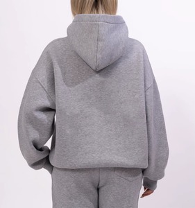 Ensemble de survêtement d'hiver en velours rouge épais, à épaules tombantes, surdimensionné, avec fermeture éclair intégrale, broderie régulière, capuche jusqu'aux genoux - Product Image 5