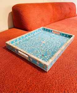 Bandeja para servir de resina y hueso redonda con hermoso diseño floral hecho a mano para utensilios de cocina disponibles a precios asequibles - Product Image 2