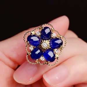 Cresta floral Azul Zafiro 14K Anillo de oro sólido Royal Bloom Bold Shine Detalle dorado Toque clásico Chispa profunda Estado de ánimo elegante - Product Image 1