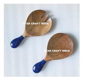 Outils de table pour mélanger la salade Utilisation dans la cuisine avec cuillère et fourchette imprimées en émail floral Serveurs à salade en bois les plus vendus pour la vaisselle - Product Image 1