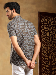 Camisa de Algodón Marrón con Estampado a Mano DAHLEEZ para Hombre |   Camisa Casual Entallada con Cuello Camisero Estampado para Uso Diario y Oficina - Product Image 3