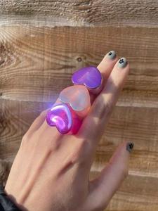 Anneaux en résine acrylique de forme ronde, fabriqués à la main, anneaux d'amour pour femmes, bijoux de fête, vente en gros au meilleur prix - Product Image 6