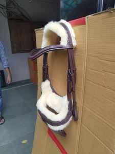 Brida Anatómica para Caballo Cubierta en Piel de Oveja, Productos Ecuestres Premium - Product Image 4