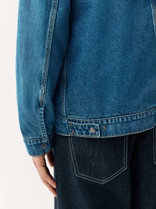 Personalizado de los hombres chaquetas de mezclilla azul 100% algodón logotipo frontal a prueba de viento transpirable Casual elegante prendas de vestir exteriores ODM al por mayor - Product Image 6