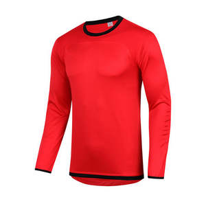 ชุดฟุตบอล OEM คุณภาพดีที่สุด ระบายอากาศได้ดี จากปากีสถาน รับสกรีนชื่อตามสั่ง วัสดุโพลีเอสเตอร์ 100% สำหรับทีม - Product Image 1