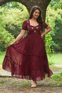 Robe pour femme de couleur rouge, robe maxi à imprimé floral en Georgette, robe de mariage de créateur. robe de soirée. - Product Image 3