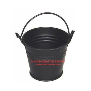 Seau en métal noir de haute qualité avec poignée pour la décoration intérieure, seau en fer pour la vente en gros de plantes - Product Image 1