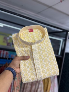 Ensemble pyjama Kurta élégant pour hommes Vêtements ethniques traditionnels pour mariages, festivals et événements culturels disponibles à la vente depuis l'Inde - Product Image 2