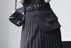 กระโปรงอัดพลีทสไตล์ไฮสตรีทสีดำคอวีคอวีพร้อมสายรัดเอวเดรสลำลองลายสีทึบ - Product Image 3