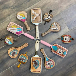 สไตล์แท้ทําด้วยมือหนัง 3 ชิ้นชุดโต๊ะเครื่องแป้งออกแบบแปรงผมกระจกมือและ Hair Stick Travel ชุดโต๊ะเครื่องแป้งหรูหรา - Product Image 2