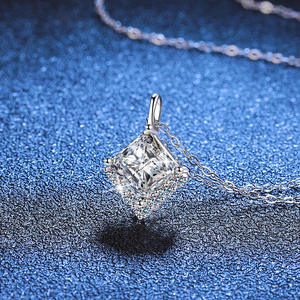 Colliers pendentifs tendance multicolores de forme carrée avec halo de moissanite de 2 carats pour femmes, élégants et de haute qualité - Product Image 5