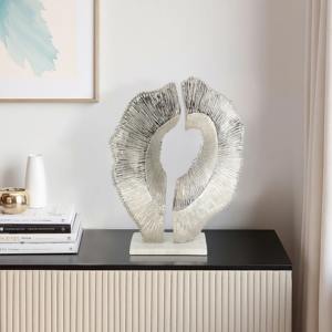 Objet de table en métal argenté Sculpture de table artistique unique Accent décoratif contemporain pour bureau ou salon en provenance d'Inde - Product Image 1