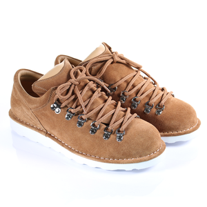 Zapatos de Montaña de Gamuza Duraderos y Cómodos para Hombre, para Escalar y Hacer Senderismo al Aire Libre en Otoño e Invierno, con Plantilla de Malla (Beige Oscuro) - Product Image 1