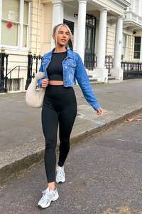 Meilleure vente au prix d'usine Veste en jean courte de qualité supérieure bleu moyen à manches longues conçue pour les femmes pour un confort en toutes saisons - Product Image 4