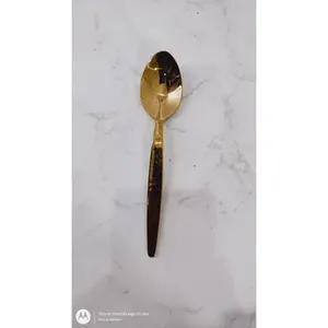 Ensemble de couverts plaqué or de qualité supérieure au look élégant, parfait pour les tables de mariage et les repas raffinés d'occasions spéciales - Product Image 6