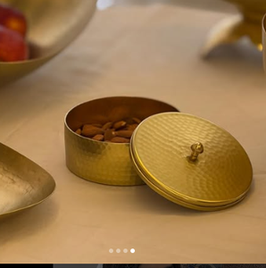 Cuenco de Chocolate de Metal con grabado Floral para decoración de mesa de comedor elegante, exhibición de fiesta de boda y presentación festiva de dulces - Product Image 6
